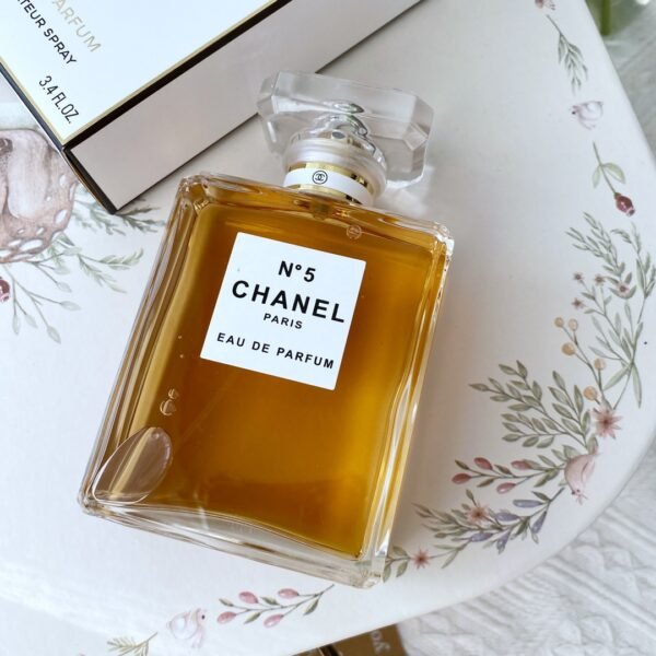 Yellow Classic Women's Eau de Parfum 100ml elegant feminine perfume bottle