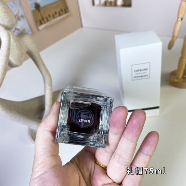 3 Haute couture collection-top hat 75ml
