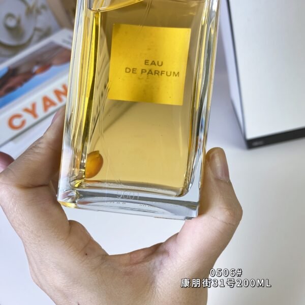 Velvet Iris Eau de Parfum 200ml