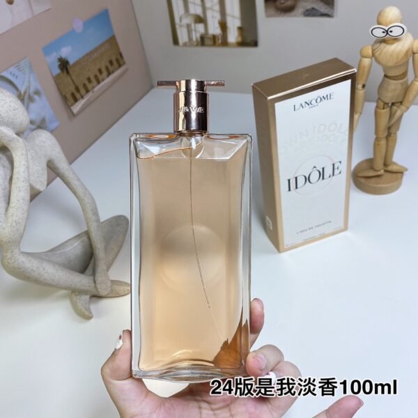 Fresh Green Tea Rose Eau de Toilette 100ml with clean green tea and elegant rose fragrance notes