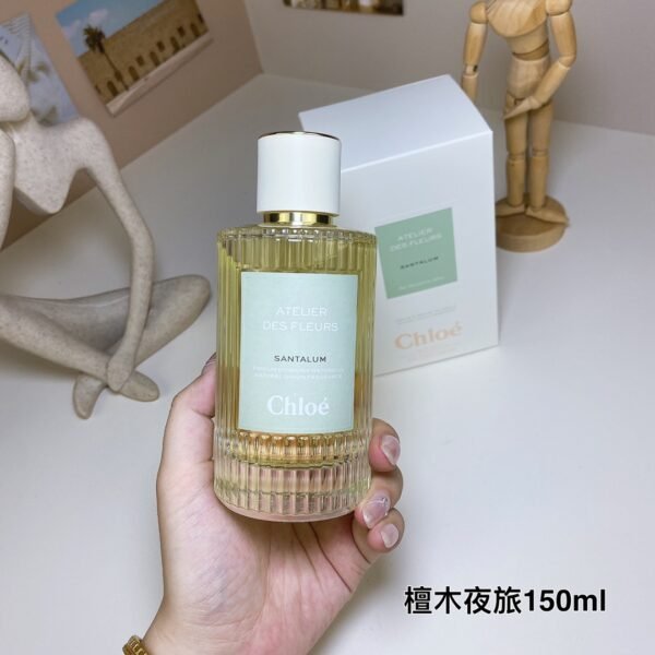 Velvet Sandalwood Signature Eau de Parfum 150ml luxury sandalwood woody perfume with elegant scent