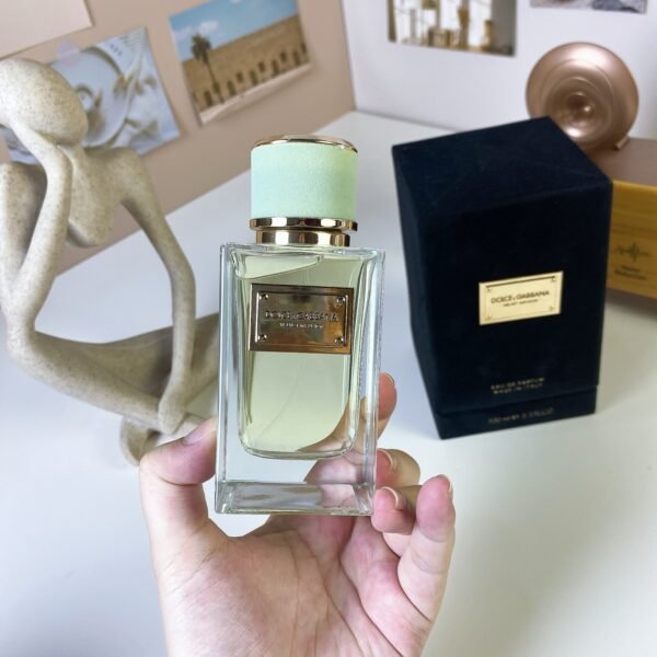 Velvet Black Tea Woody Eau de Parfum 100ml luxury black tea perfume with warm woody fragrance notes