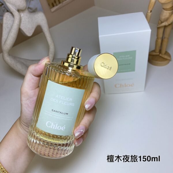 Velvet Sandalwood Signature Eau de Parfum 150ml