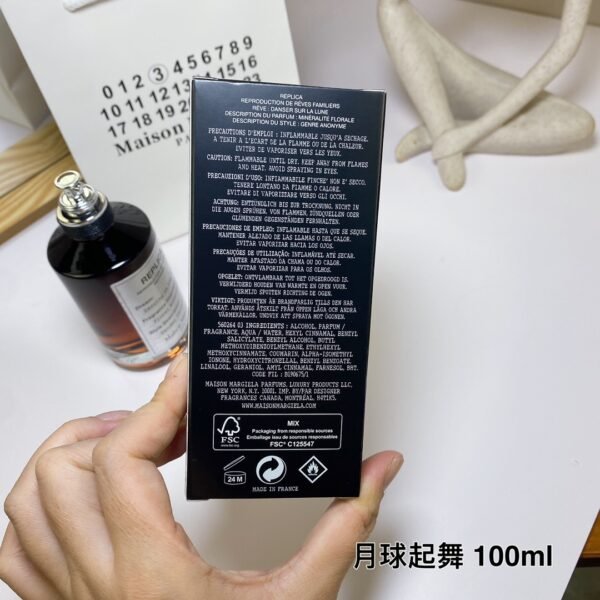 Dancing On The Moon, 2016,100ML