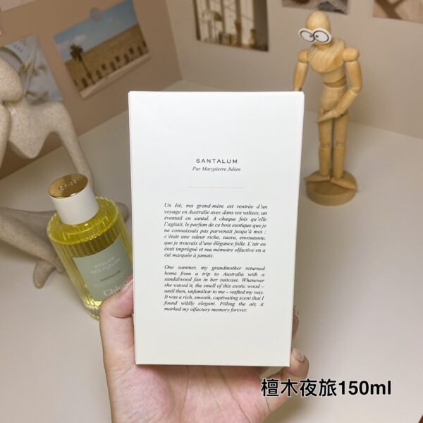 Velvet Sandalwood Signature Eau de Parfum 150ml