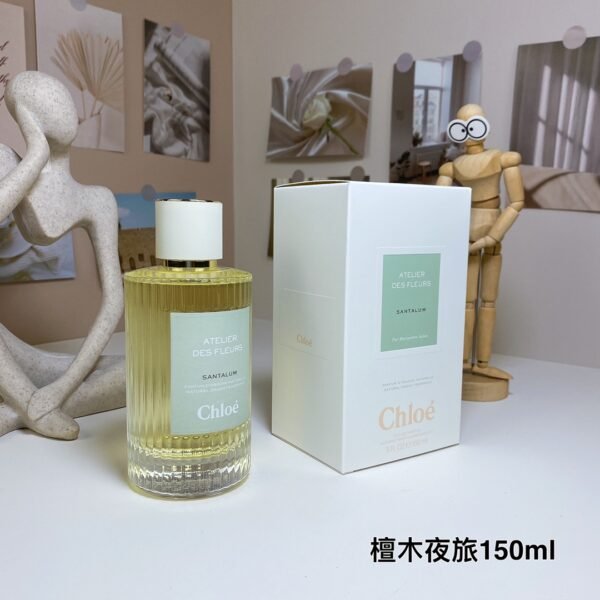 Velvet Sandalwood Signature Eau de Parfum 150ml