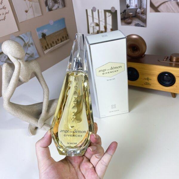 Secret Blossom Floral Eau de Toilette 100ml women's floral perfume with elegant fresh scent