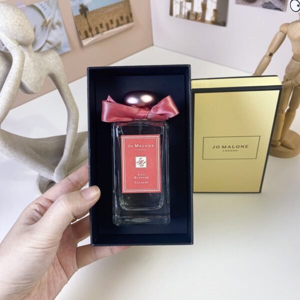 B2 Silky Blossom Garden Eau de Parfum 100ml