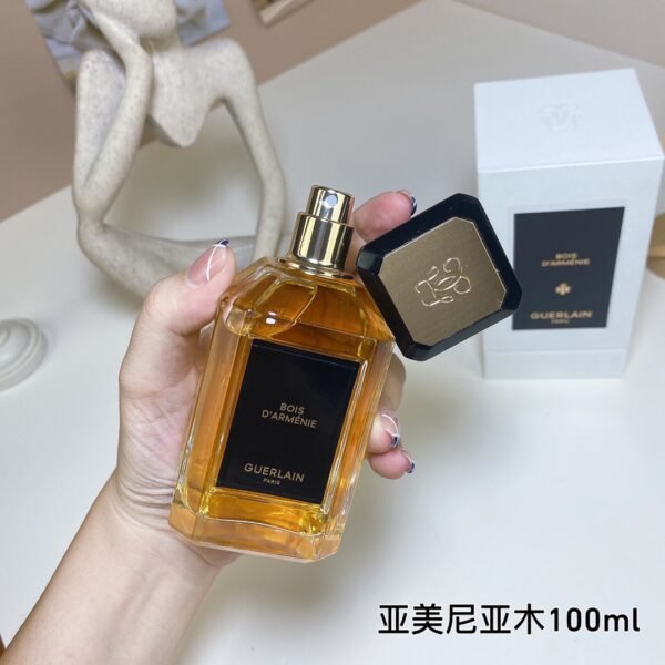 Armenian Woods Essence Eau de Parfum 100ml