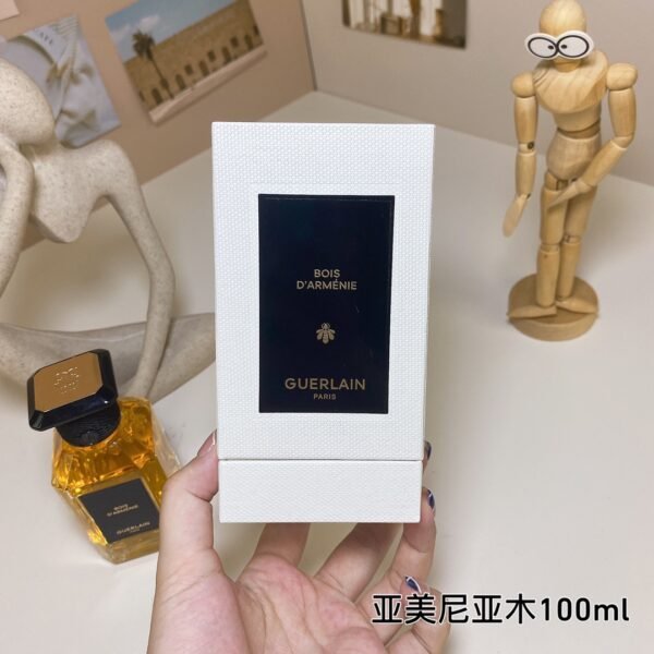 Armenian Woods Essence Eau de Parfum 100ml