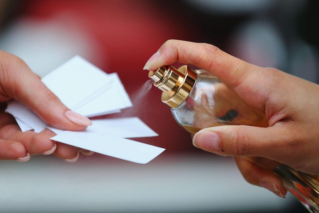 Perfume sample testing before placing a bulk wholesale order